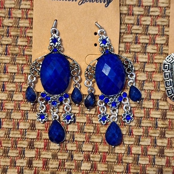 Fashion Jewelry Silver and Blue Earring Set - Picture 6 of 9